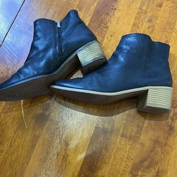 Clarks black leather ankle boots size 9 - Picture 3 of 8